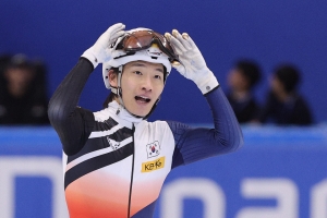 서이라가 17일 서울 양천구 목동아이스링크에서 열린 국제빙상경기연맹(ISU) 쇼트트랙 월드컵 4차 대회 남자 500m 결승에서 역주하고 있다. 
서이라는 2위로 은메달을 차지했다. 2023.12.17/뉴스1