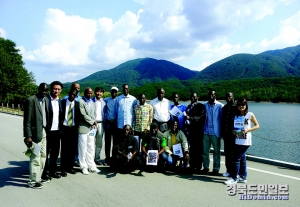 2011년 세내갈 수자원국 직원들이 덕동댐을 방문해  경주의 수자원 관리를 벤치마킹했다.