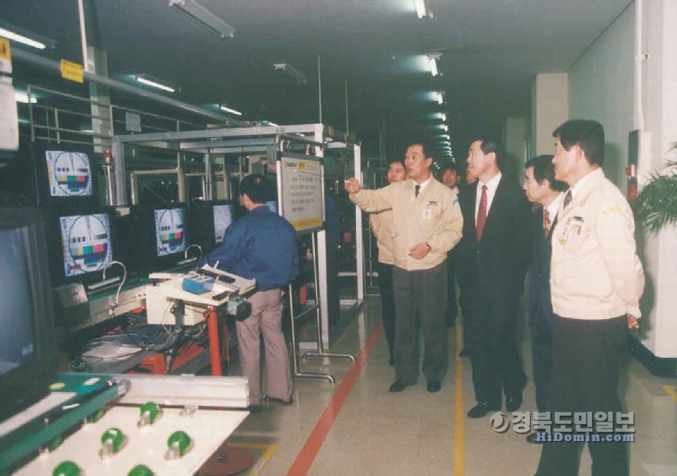 1990년대 TV생산현장.