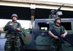 태국 군부가 20일(현지시간) 계엄령을 선포한 가운데 방콕의 치안유지당국인 평화질서관리센터(CAPO) 인근에 무장 군인들이 출동해 있다. 연합