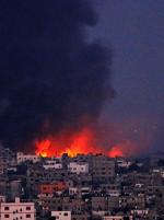 유엔 안전보장이사회가 가자지구 사태와 관련 이스라엘과 팔레스타인 무장정파 하마스에 대해 즉각적인 휴전을 촉구한 가운데 21일(현지시간) 이스라엘군 공격을 받은 가자시티에서 검은 연기가 치솟고 있다. 연합