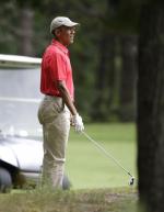 휴가중 골프를 즐기고 있는 오바마 미국 대통령. 연합