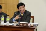 손홍섭 의원이 행정사무감사에서 선산CC 등에 대한 대부료가 줄어든 이유를 따져 묻고 있다. 사진=구미시의회 제공