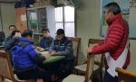 박승호 예비후보가 5일 흥해 지역 농민단체 회원들과 대화를 나누고 있다.