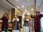 비쉬켁 골든 드래곤 호텔내 한국식당 강남에서 민속악기로 연주하는 연주자들.