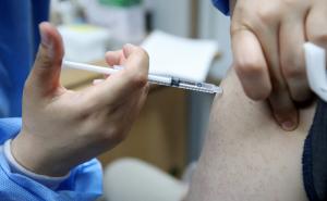 지난 5월 28일 오후 서울시 관악구보건소에서 보건소 관계자가 아스트라제네카 백신을 접종하고 있다. 뉴스1
