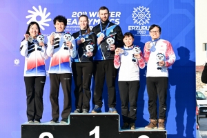 윤순영-김지수 조가 동계 데플림픽 믹스더블 은메달을 땄다.(대한장애인체육회 제공)