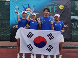 한국 테니스 U-14 여자 대표팀이 2024 국제테니스연맹(ITF) 월드주니어 테니스대회 지역예선 결승에서 일본에 2-0으로 승리했다.(대한테니스협회 제공)